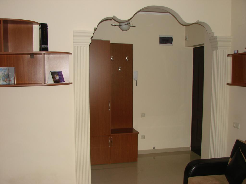 Gigi Apartments バトゥーミ エクステリア 写真