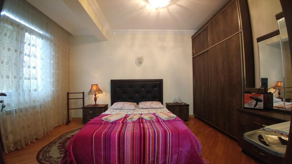 Gigi Apartments バトゥーミ エクステリア 写真
